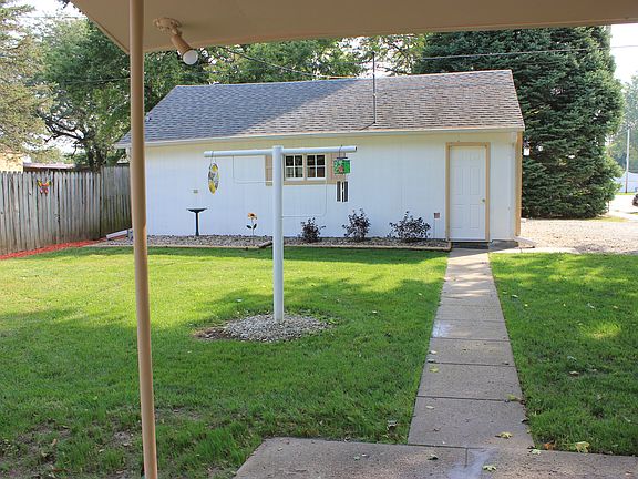 5th image of 902 Lincoln Ave