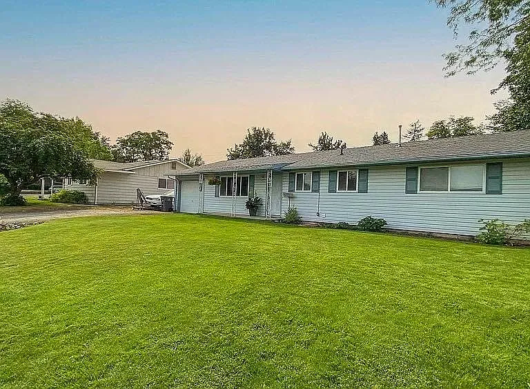 Huge Front Yard, Driveway, Attached Garage