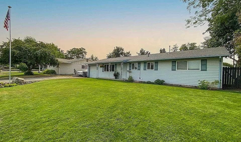 Huge Front Yard, Driveway, Attached Garage