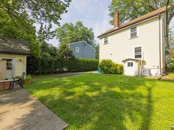 5th image of 296 Genther Ave