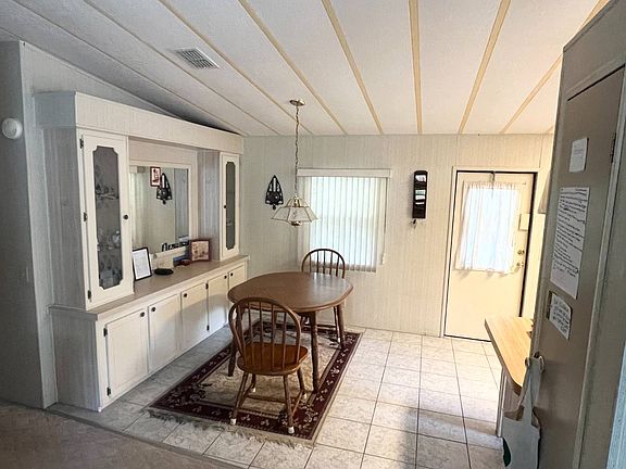 3rd image of 409 Spring Lake Dr