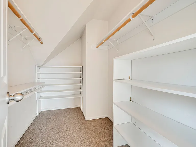 410 W Barrett St — Photo 14