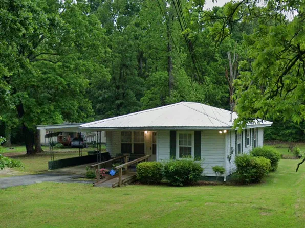 91 Gilbert St, Royston, GA 30662