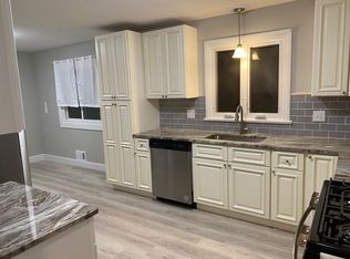 17 Redwood Dr, Rochester, NY 14617