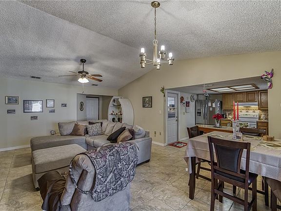 5th image of 11525 Huggins St