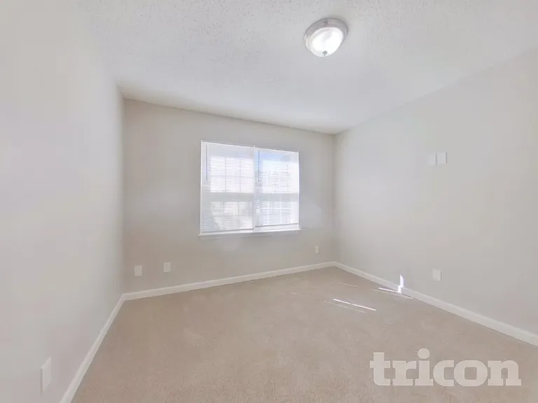 235 Chattaroy Dr — Photo 13