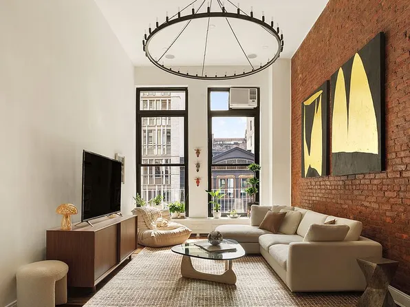 250 Mercer St APT C302, New York, NY 10012