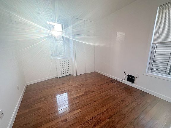 5th image of 524 Leonard St #3