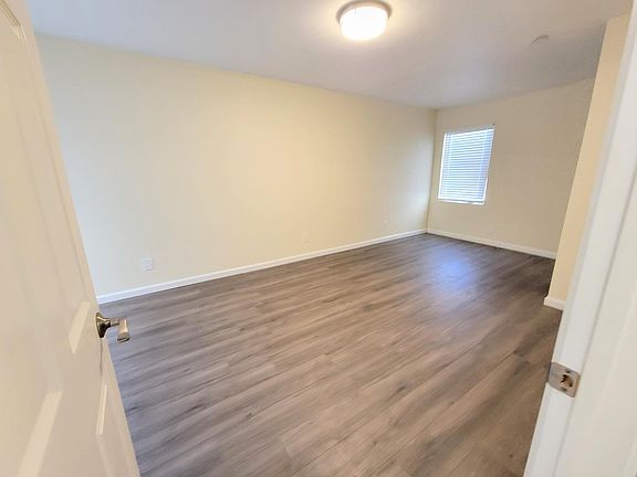4th image of 2418 Bissell Ave
