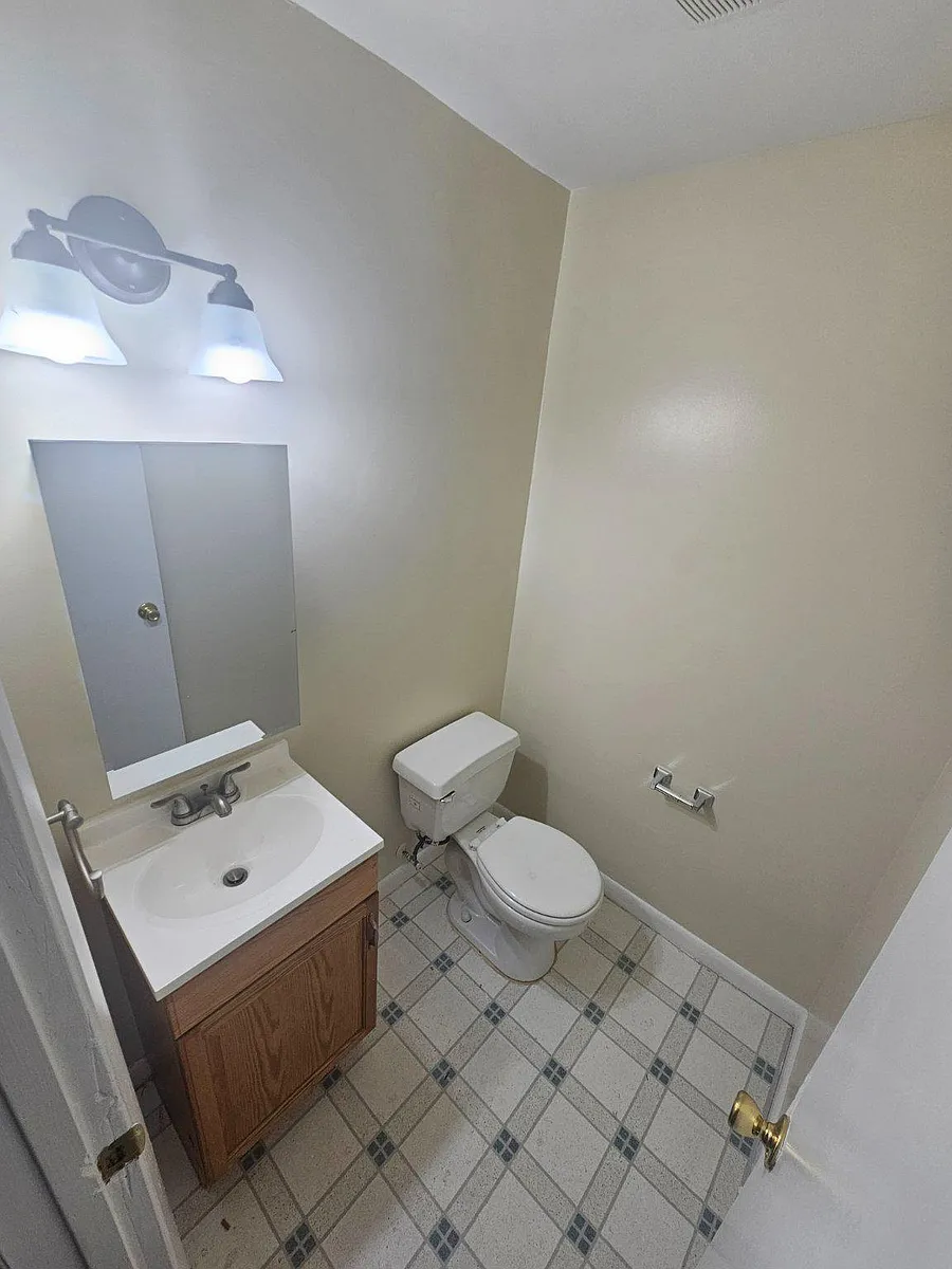 Building Photo - 35 Kinsman View Cir