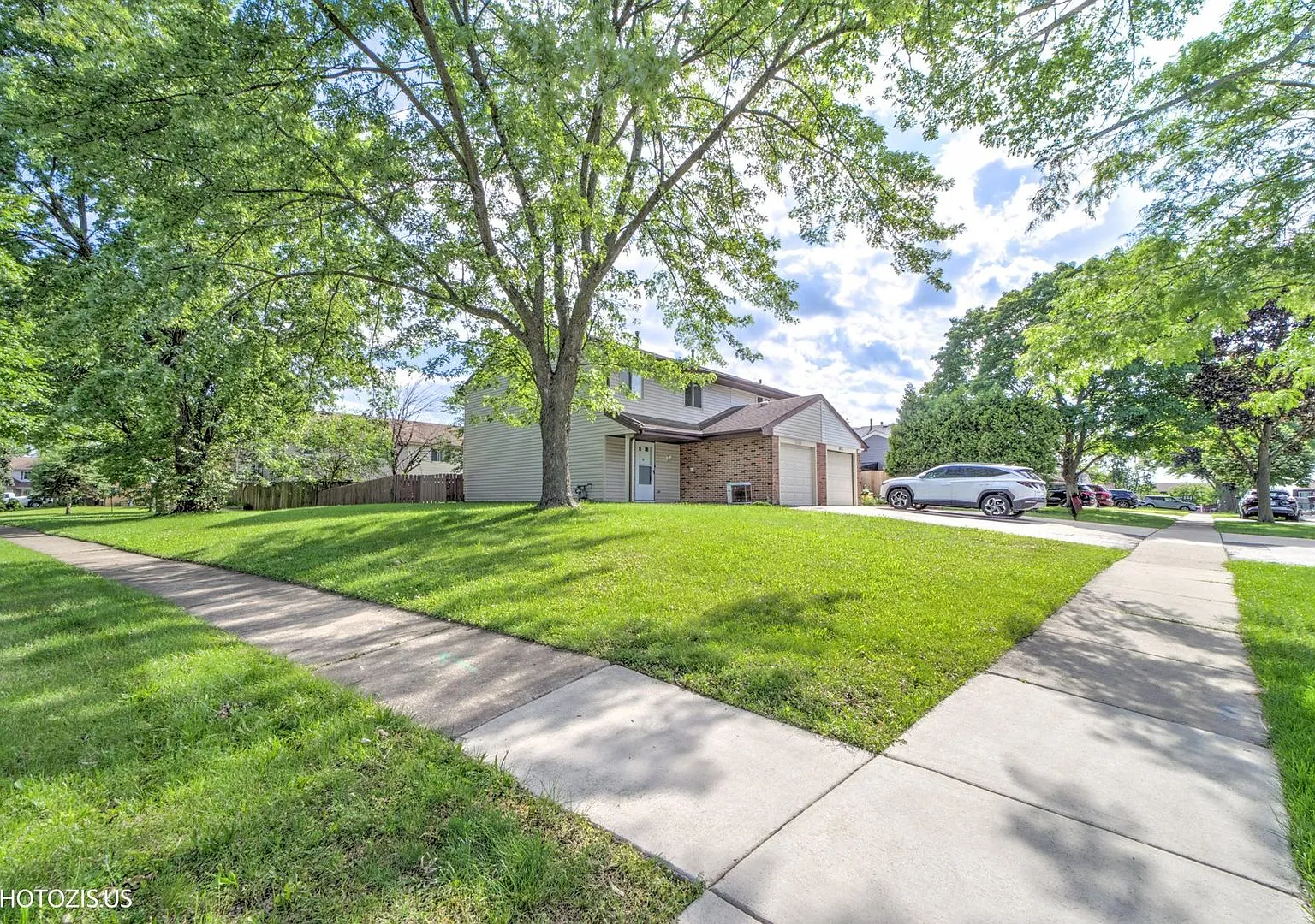 3 bed, 1.5 bath, 1342 sqft, $2,395 — Photo 3