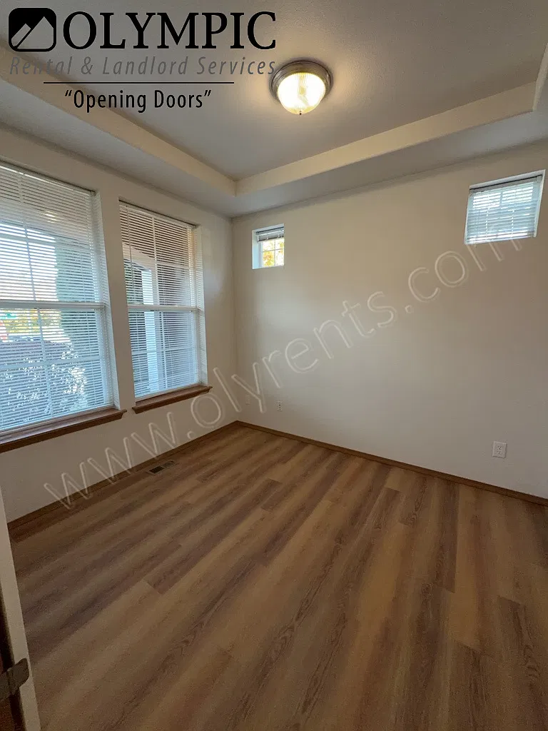 West Olympia 3 Bdrm + Office & Bonus Room - New Flooring & Paint! — Photo 2