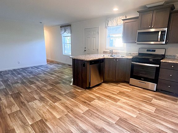 4th image of 15057 Forest Blvd N Trailer 18