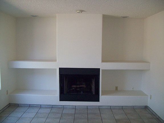 Living room W/fire place