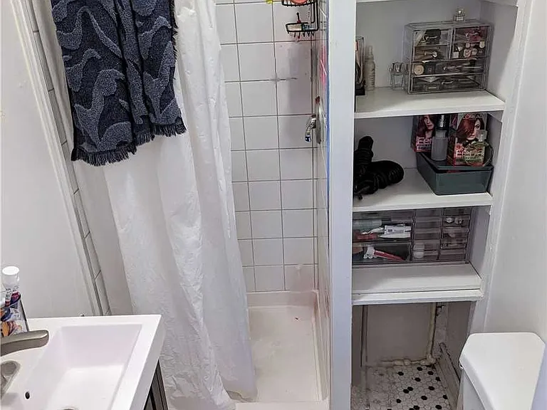 59 Gwynne Ave #4 — Photo 9