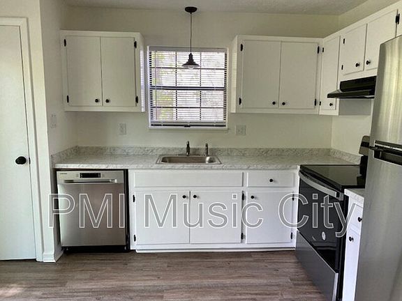 3rd image of 206 Reeves St