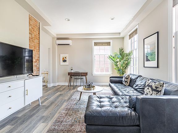 5th image of 700 Duke St #202
