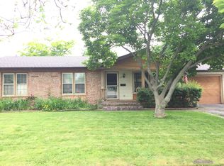 1256 Berkenshire Ln, Elk Grove Village, IL 60007