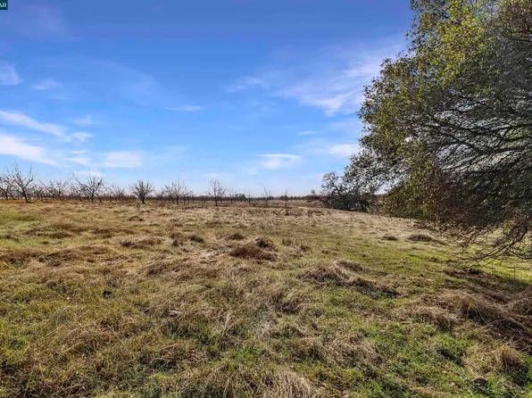 1 Pacific Heights Dr, Oroville, CA 95965