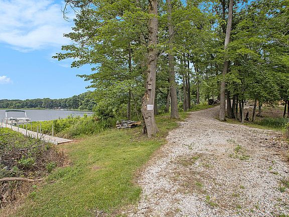 3rd image of Woods Trail Dr