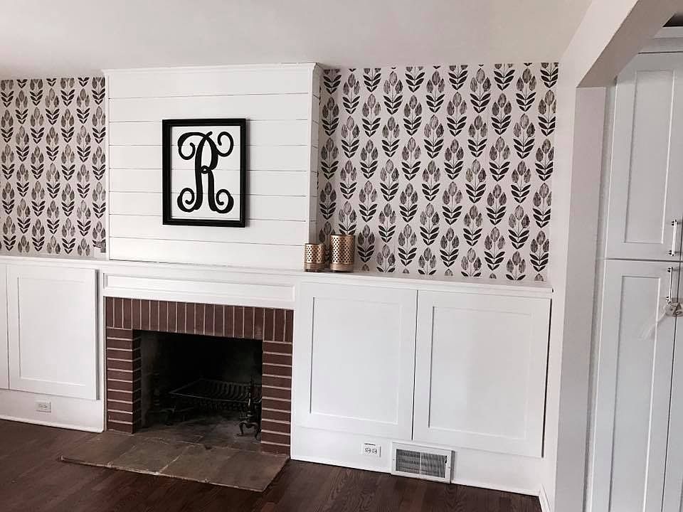 2nd image of 325 S Carlyle Pl