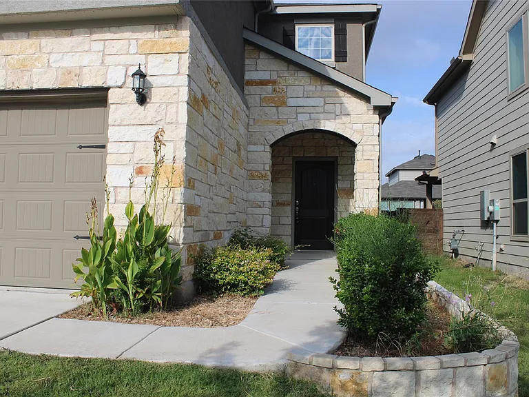 13902 Ilex Dr — Photo 2