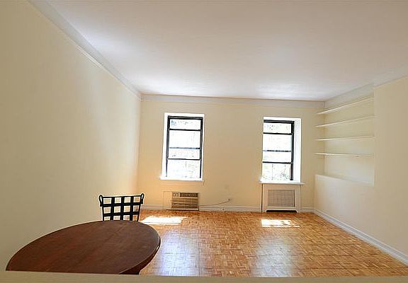 3rd image of 149 E 62nd St APT 4A