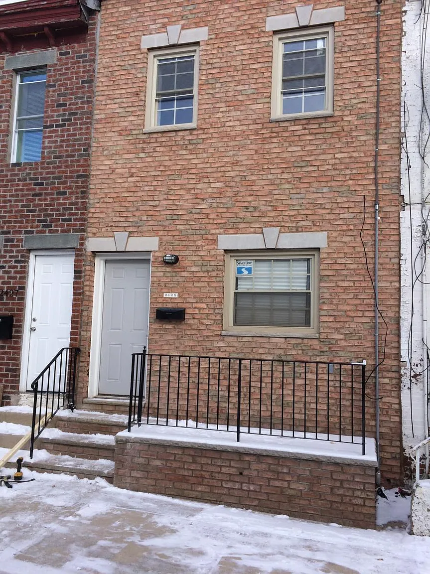 2425 W Seybert St photo 1