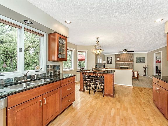 3rd image of 7456 Wethersfield Dr