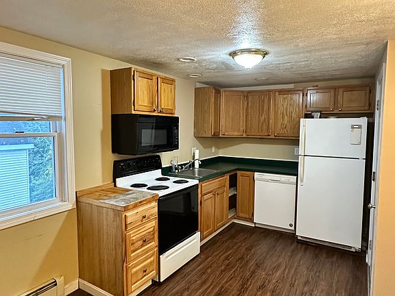 4th image of 401 Main St #102