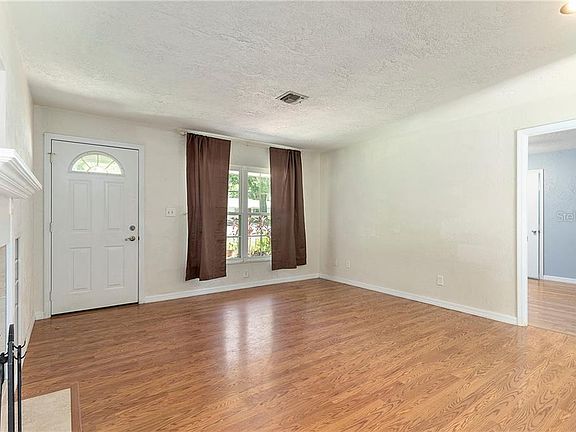 3rd image of 2458 NE 46th Pl