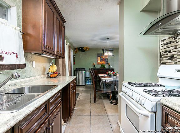3rd image of 4135 Tamarak Dr