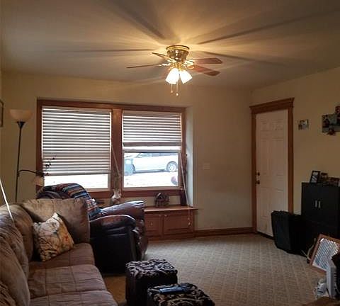3rd image of 422 W 10th Ave