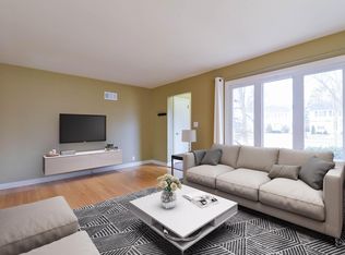 513 E Hampton Rd, Whitefish Bay, WI 53217