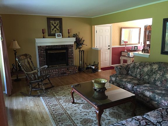 4th image of 6 Nathan Hale Dr