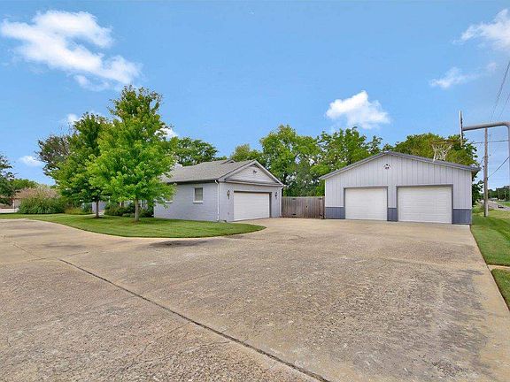 5th image of 2921 Lakeshore Dr
