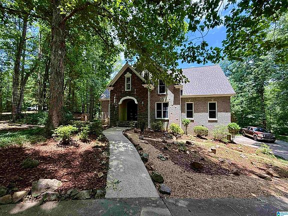 2nd image of 300 Twelve Oaks Cir