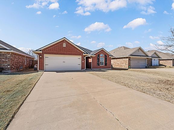 2nd image of 2201 Bradford Cir