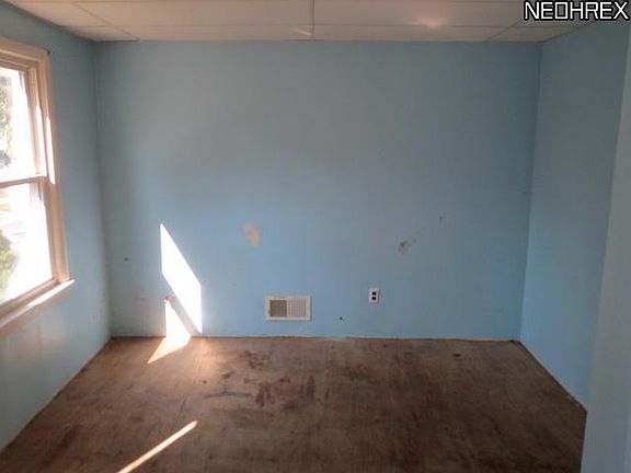 3rd image of 2904 Roanoke Ave