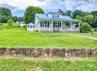 561 Peters Cove Rd, Waynesville, NC 28786