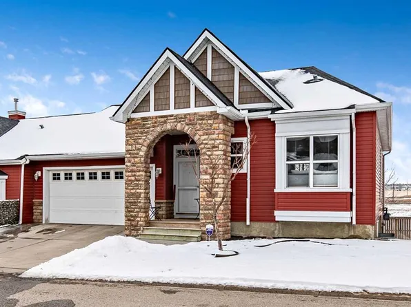 79 N Tucker Cir, Okotoks, AB T1S 2J7