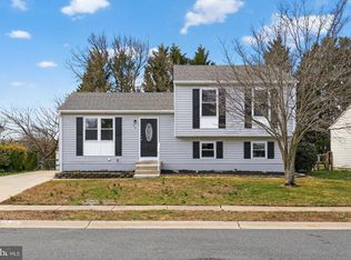 13 Country Ln, Newark, DE 19702