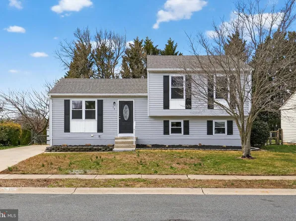 13 Country Ln, Newark, DE 19702