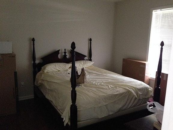 3rd image of 716 Wellesley Ct APT B