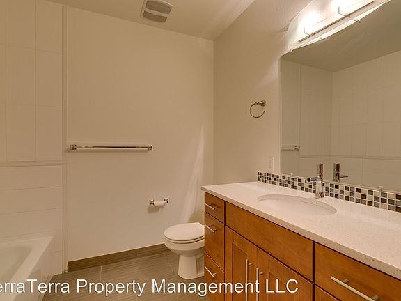 3rd image of 1620 Belmont Ave Unit 627
