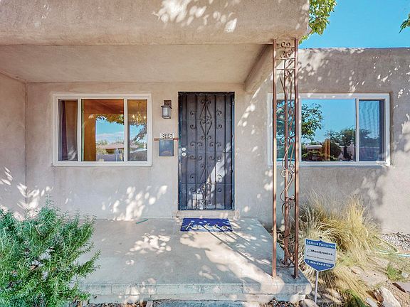 2nd image of 816 Laguayra Dr NE