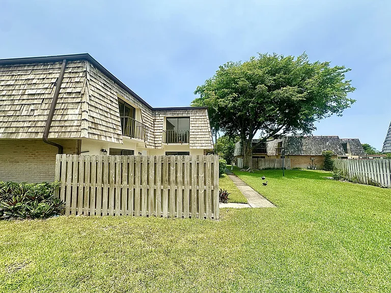 173 Lake Arbor Dr — Photo 3