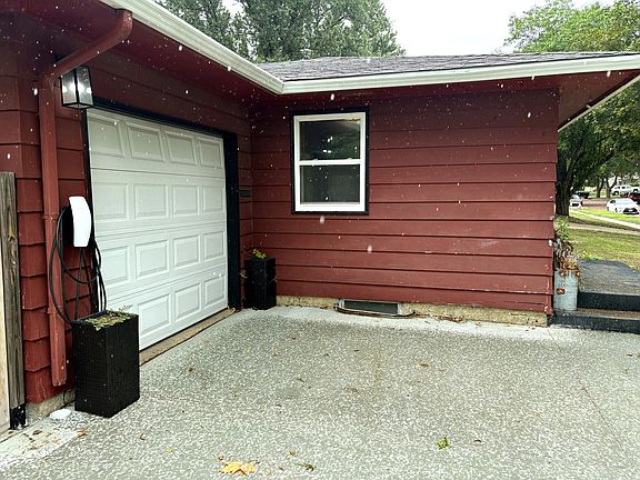 Garage w/ Universal EV Charger