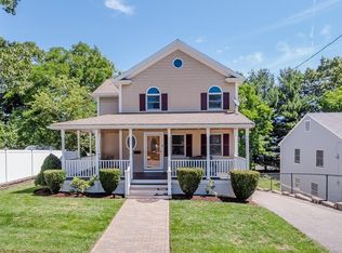 18 Ledge Hill Rd, West Roxbury, MA 02132