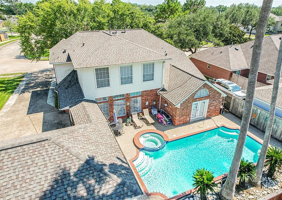 1st image of 2702 Briar View Dr